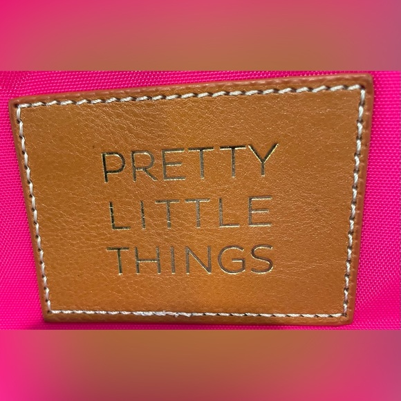 EUC Boulevard Leather Goods wristlet,hot pink nylon bag, w/leather strap, - Picture 10 of 11